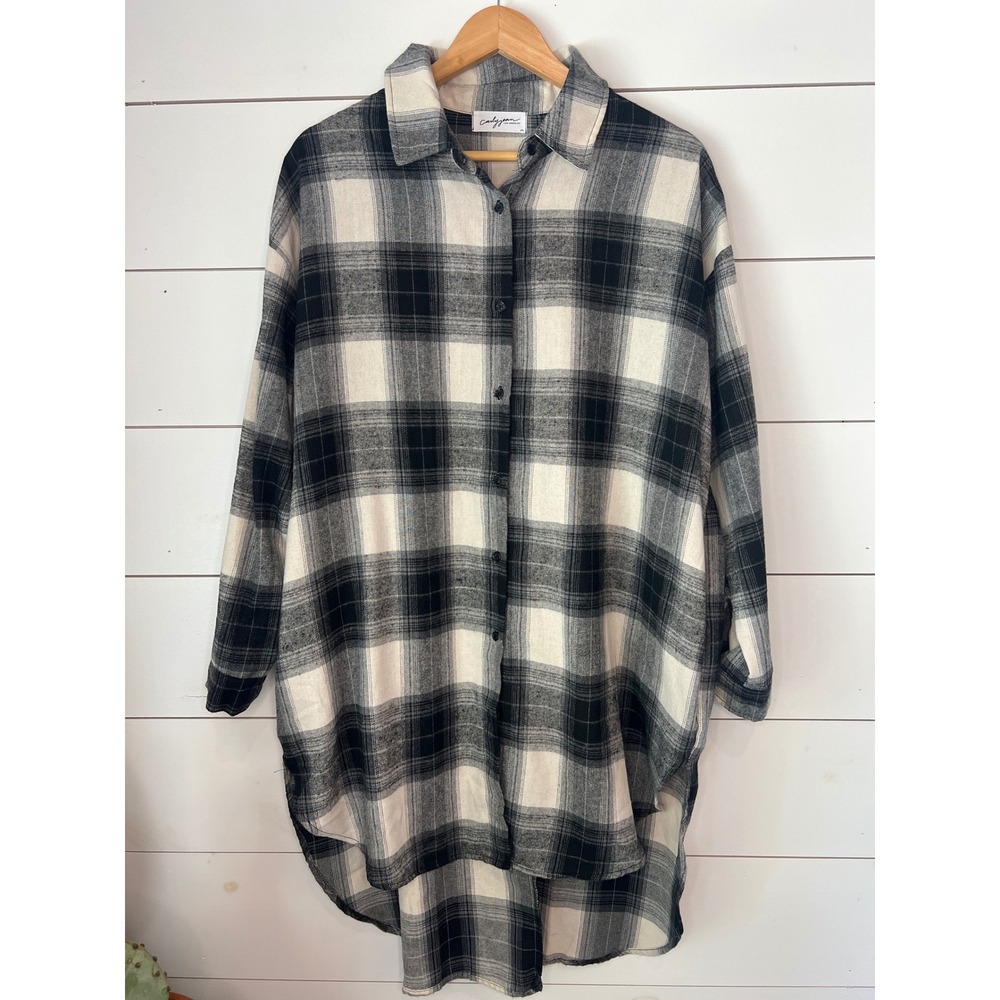 Carly Jean Los Angeles Women M Black Cream Plaid High Low Flannel Tunic Shirt